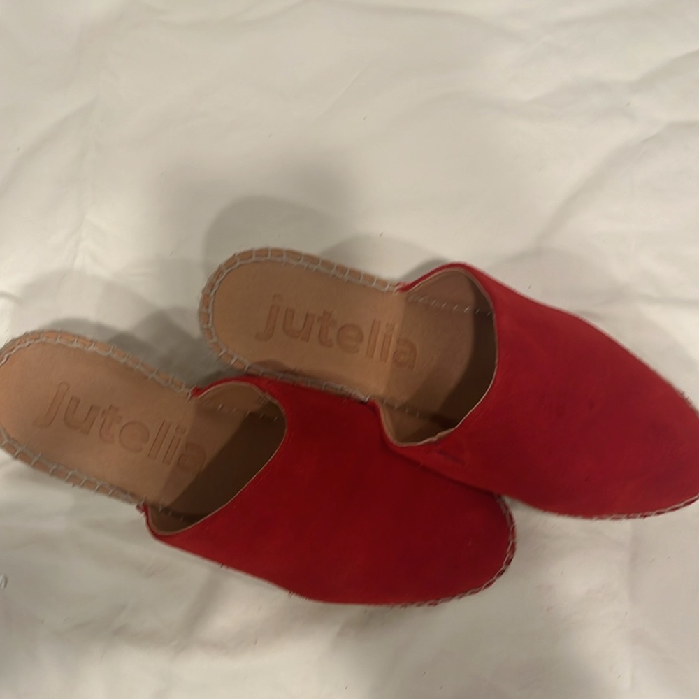 Jutelia Women's Red Suede Slip-On Shoe.🆕 - Picture 8 of 8